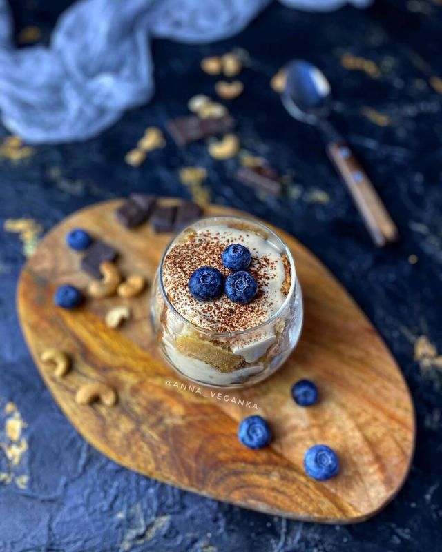 Нежный веганский тирамису на кокосовых сливках: десерт, который покорит сердца