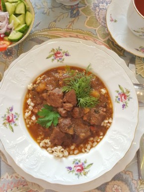 Ароматный гуляш по-домашнему: быстро и вкусно