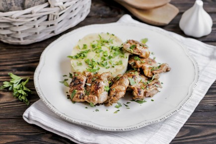 Идеальное сочетание: маринованная курочка Барбекю и картофельное пюре с сыром