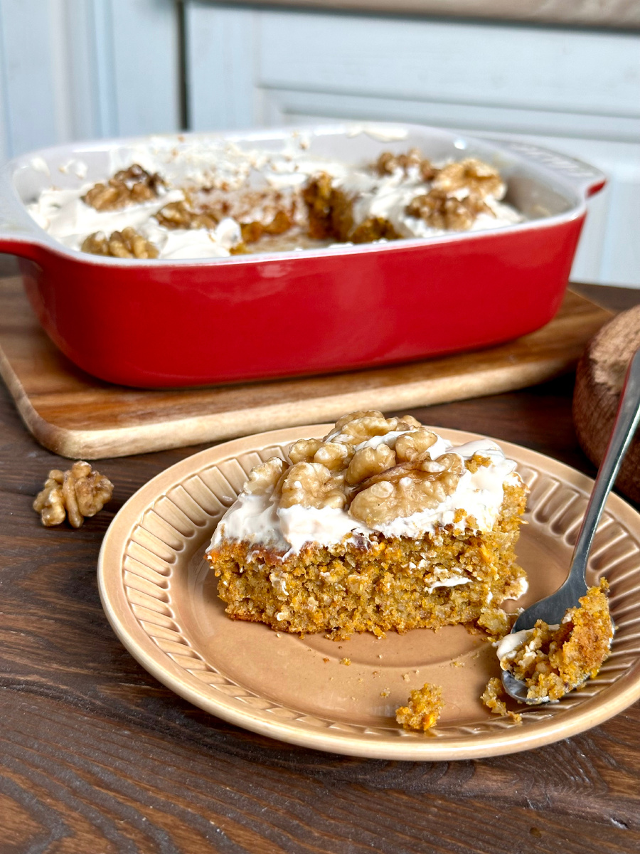 Нежный морковный кекс с овсяными хлопьями: рецепт для уютного вечера