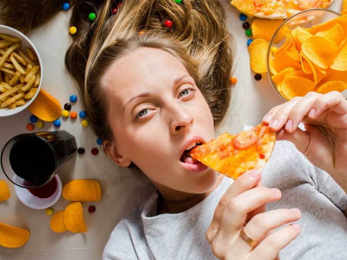 Стресс и еда: Как остановить эмоциональное переедание