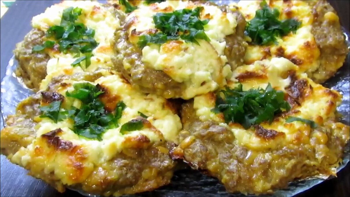 Мясные ватрушки, которые ускользают со стола за считанные минуты