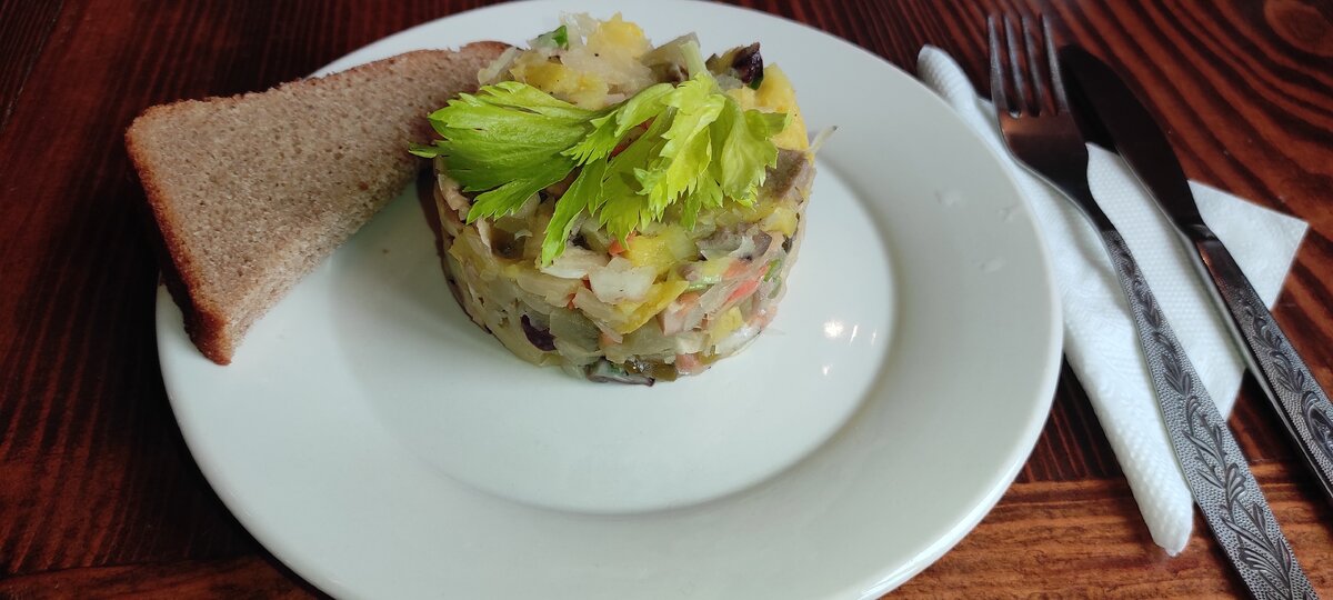 Необычный постный салат "Петровский": вкус и простота в одном блюде