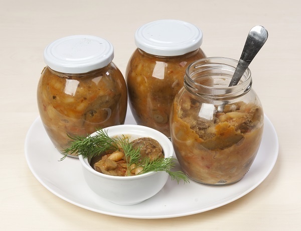 Салат с фасолью и грибами, который согреет зимой