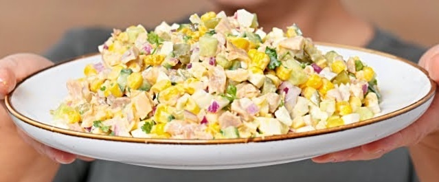 Очаровательный салат с курицей: просто, сочно и вкусно