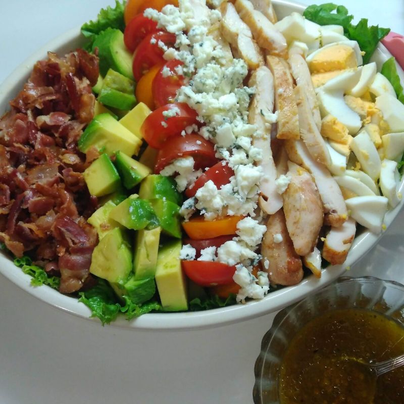 Кобб-салат: Украсьте свой праздничный стол яркими вкусами