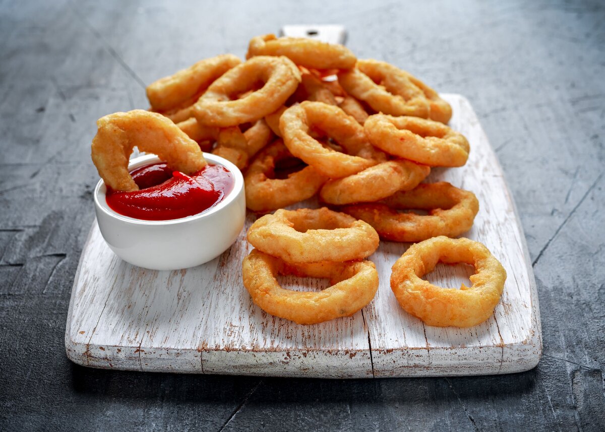 Хрустящие луковые кольца: идеальная закуска к вашему столу