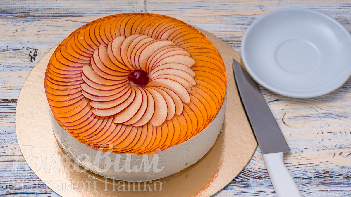 Нежный торт со сливочно-творожным кремом и фруктами для любого праздника