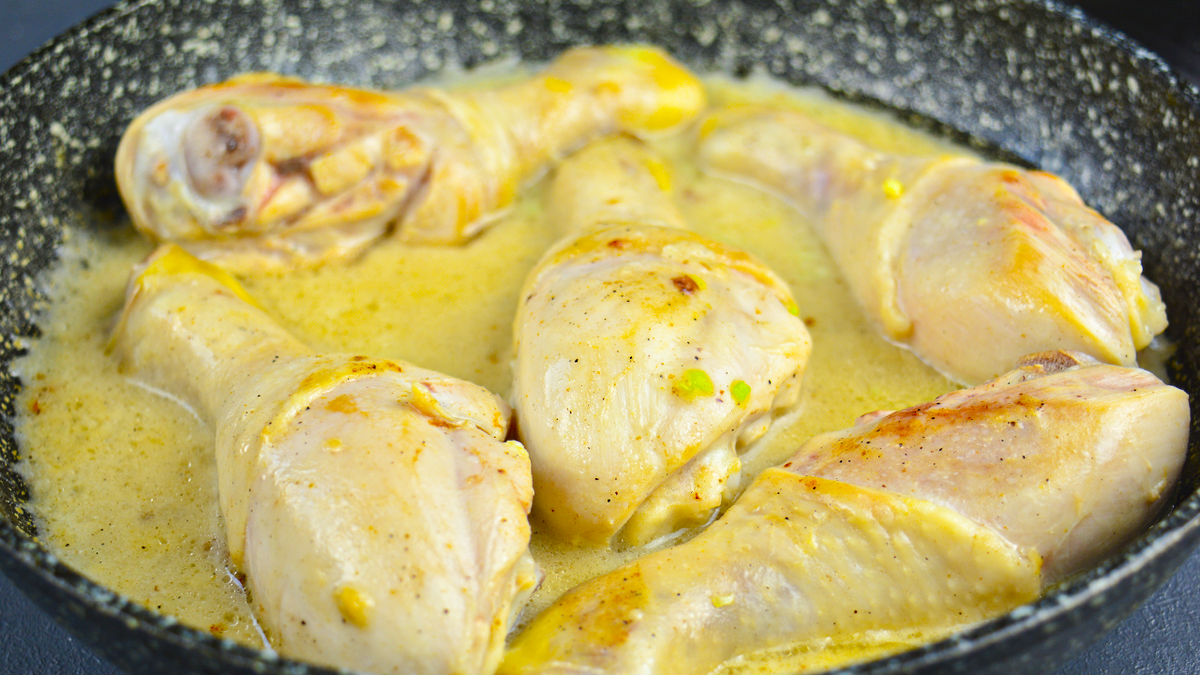 Простая куриная голень в сметанном соусе: идеальное блюдо для ужина