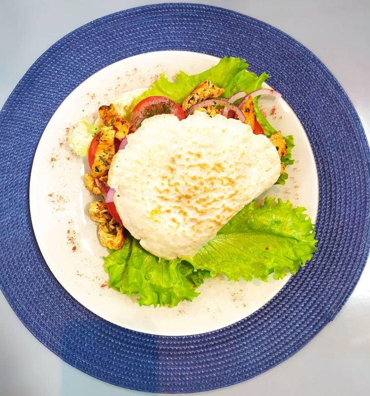 Сытный и быстрый завтрак: пита с индейкой для энергичного утра