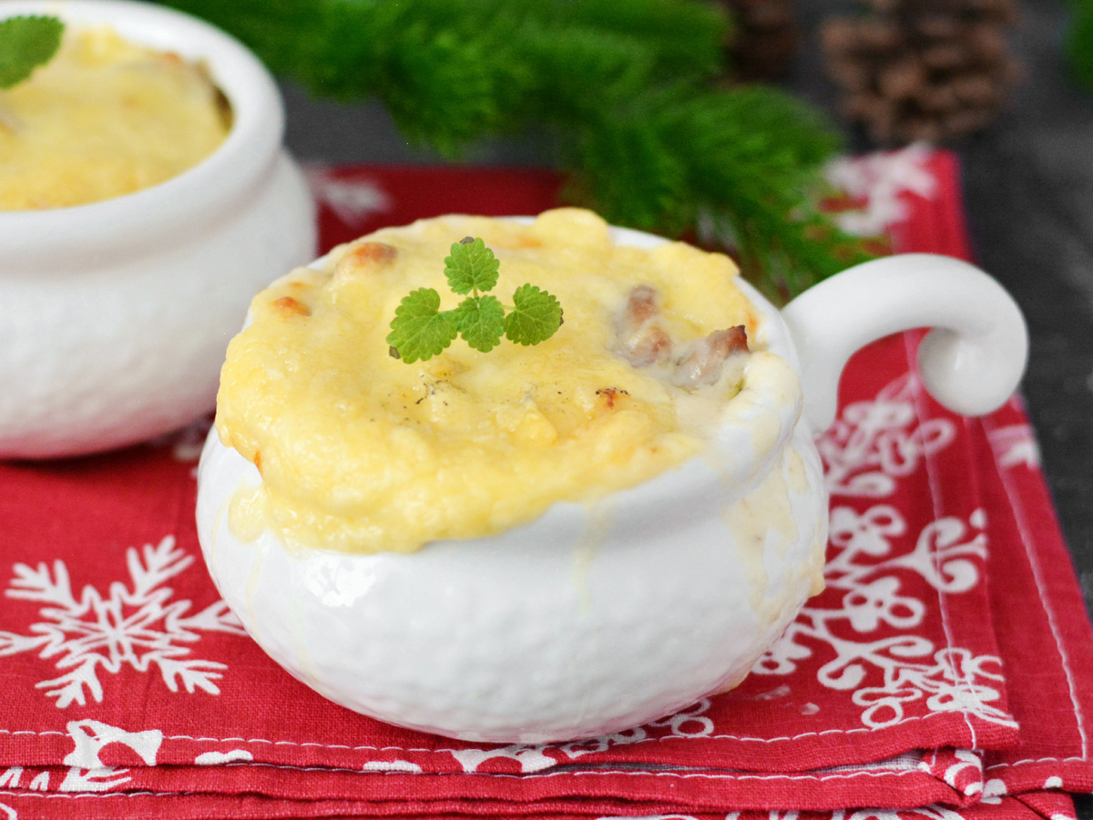 Сочный жульен с индейкой: идеальное блюдо для праздничного стола