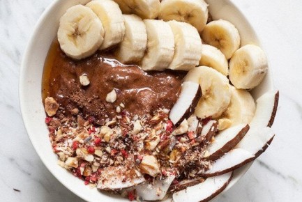 Боул из манной каши со сладкой ореховой дуккой