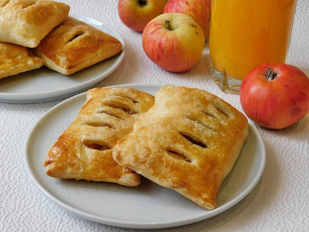 Слойка с яблоками: простой шаг к уюту и наслаждению