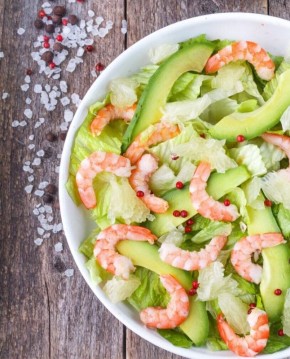 Салат с креветками и авокадо: свежесть и яркость в каждой ложке