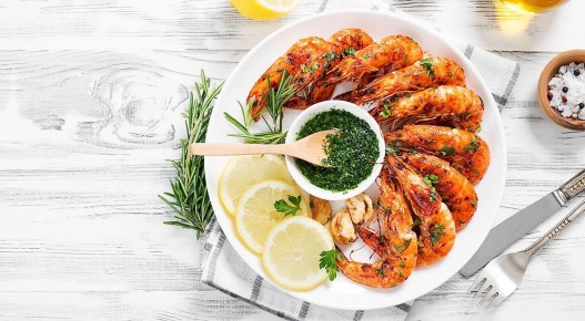 Как правильно готовить креветки: секреты выбора, размораживания и способов приготовления
