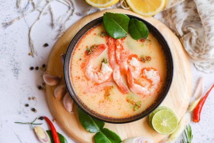 Восхитительный тайский суп с креветками