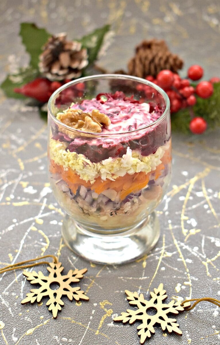 Популярный салат «Горбуша под шубой»: как приготовить изысканное блюдо в бокалах