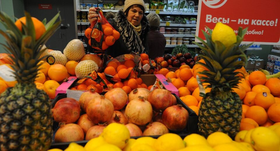 Что стоит купить к новогоднему столу уже сейчас: советы финконсультанта