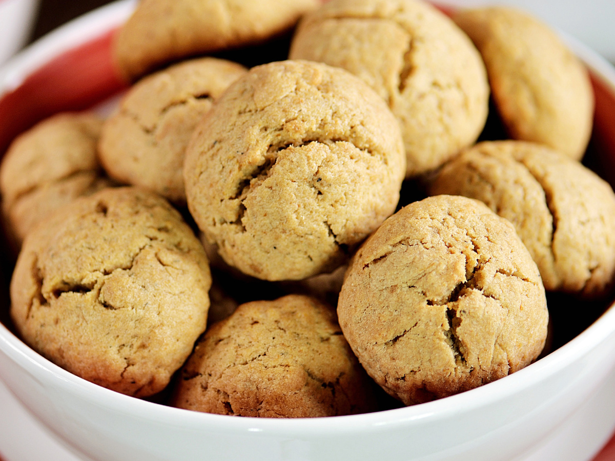 Уникальное печенье с халвой: нежный и рассыпчатый десерт всего за несколько минут