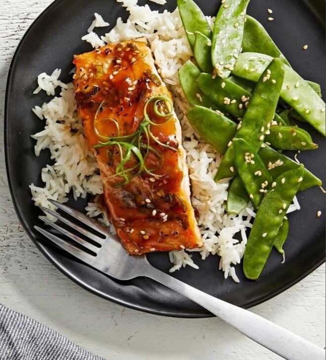 Секреты запечённого лосося: удивите гостей ярким блюдом с восточными нотками