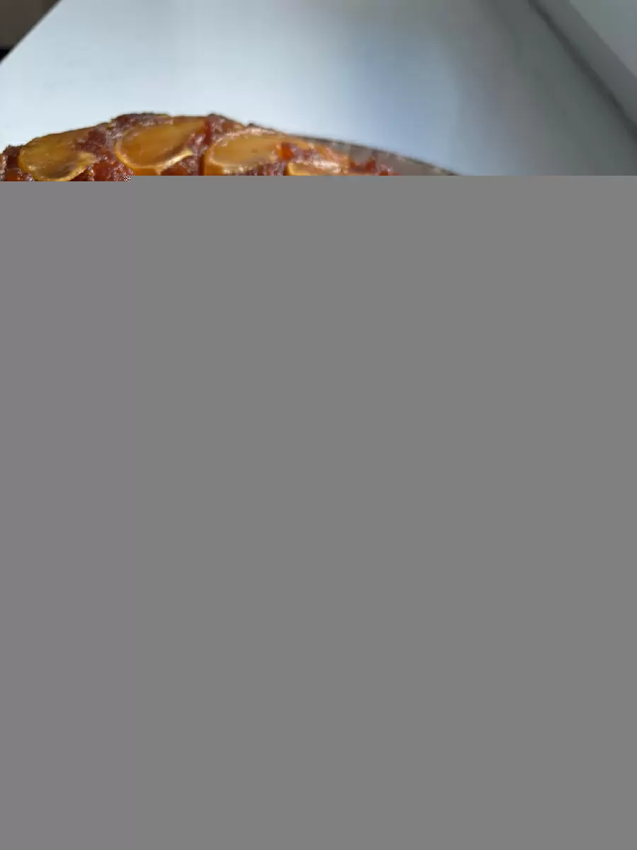 Медовый пирог с карамелизированными яблоками: кулинарное волшебство