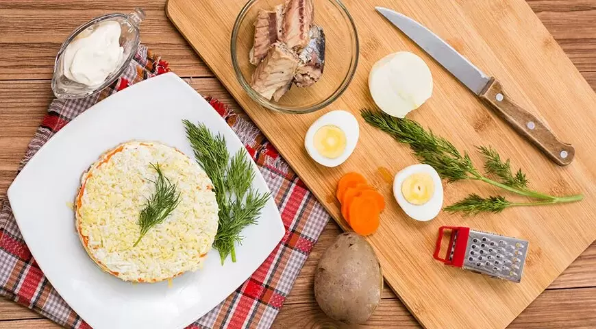 Салат «Мимоза»: все секреты создания идеального «пухового» шедевра