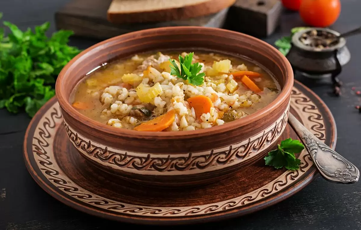 Рассольник: вкусные секреты традиционного супа и его современные вариации