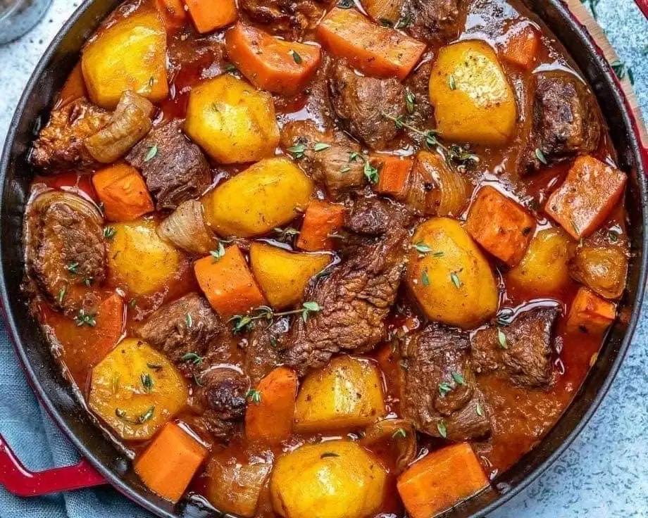 Привлекательный аромат и идеальная текстура: секреты вкусной тушеной картошки с мясом