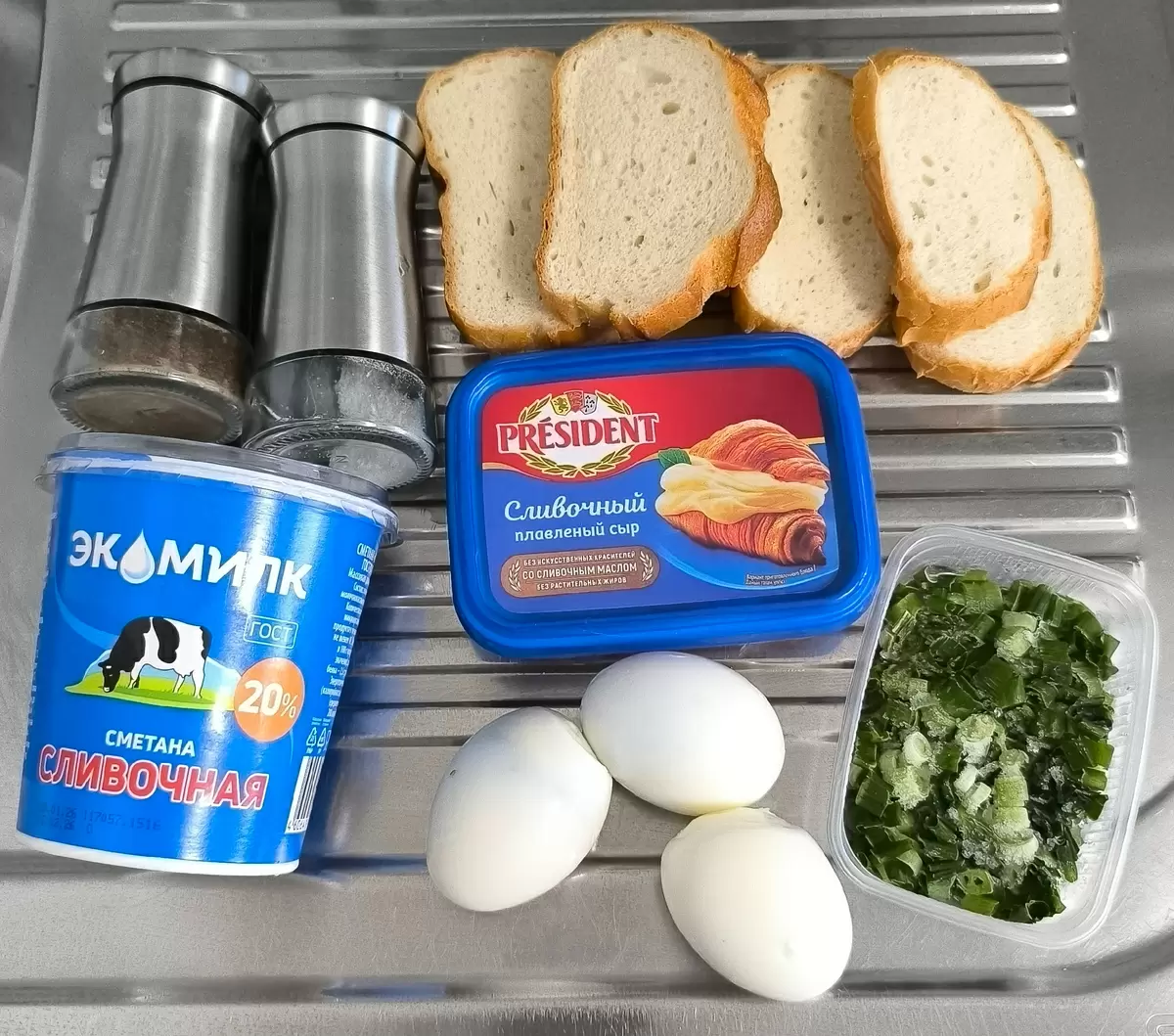 Нежные горячие бутерброды с яйцом и сыром: быстрый рецепт без майонеза