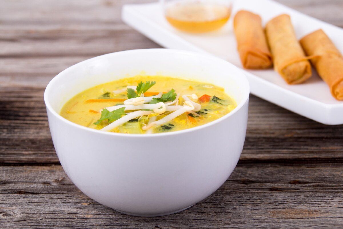 Нежный суп с шампиньонами и курицей для всей семьи