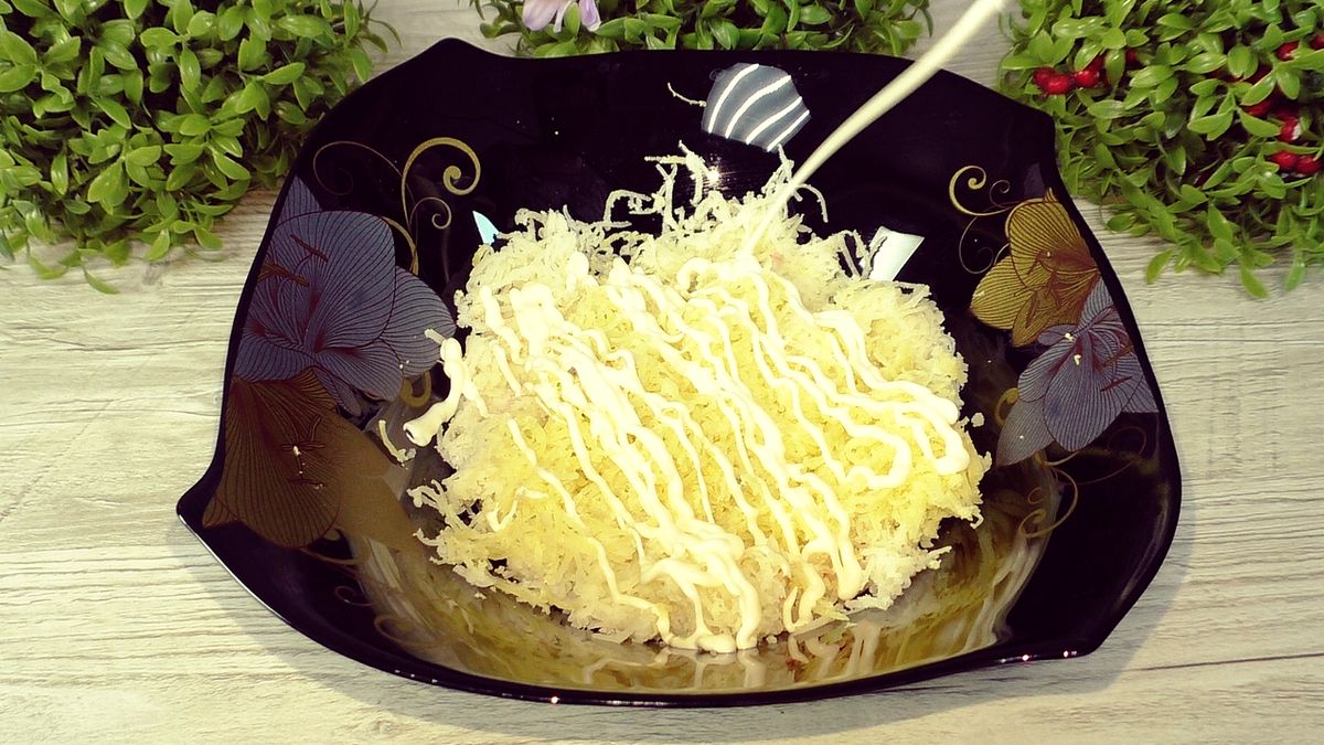 Нежный салат с курицей как достойная замена селёдке под шубой