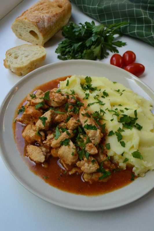 Бефстроганов из курицы: простота и вкус в каждой тарелке
