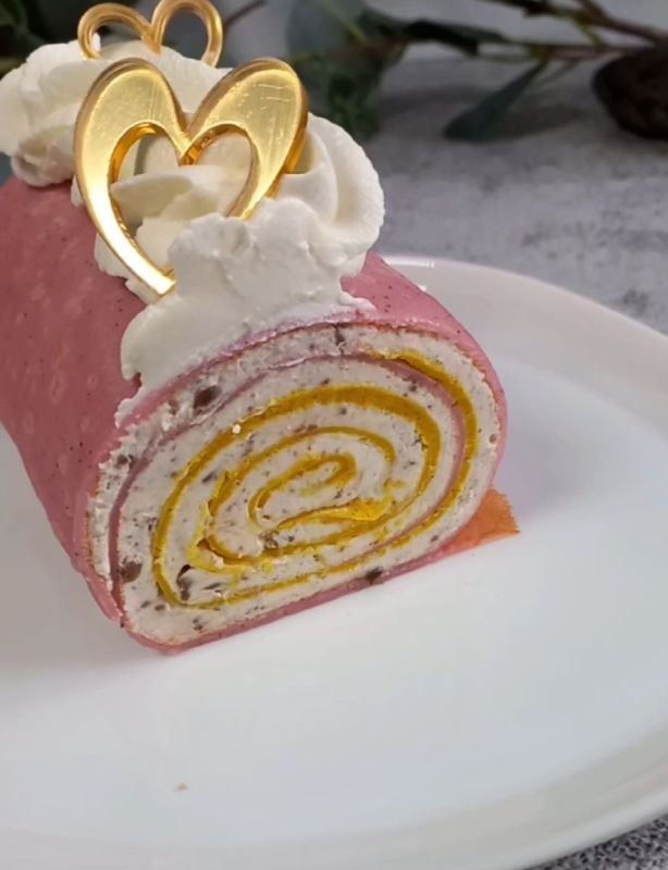 Блинный рулет с кремом Пломбир: вкусный способ удивить на Масленицу