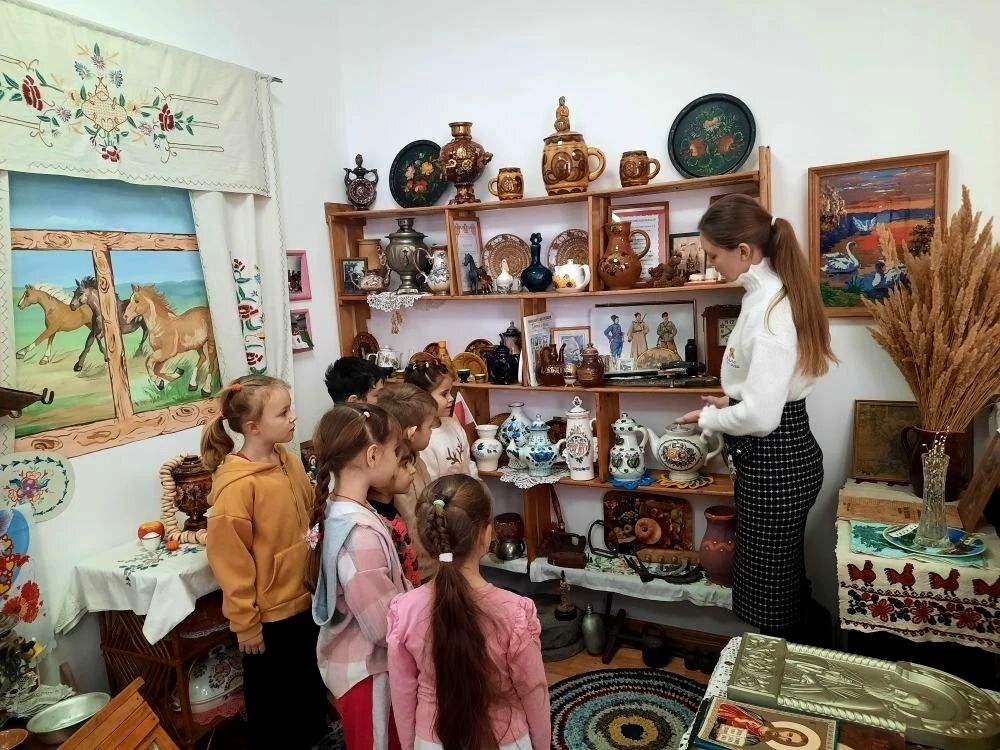 Дошколята исследуют богатство донской керамики в «Светлячке»